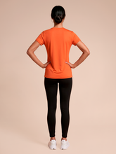 Lade das Bild in den Galerie-Viewer, Model Back: Uv Line Strandtop T-Shirt Uvpro Fem Pitanga Upf50+