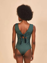 Lade das Bild in den Galerie-Viewer, Model Back: Uv Line Badeanzug Mirela Green Cactus Black Upf50+