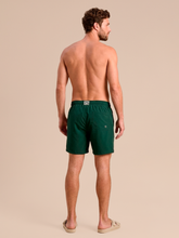 Lade das Bild in den Galerie-Viewer, Model Back: Uv Line Bermuda-Shorts Shorts Acqua Boxer Military Green Upf50+