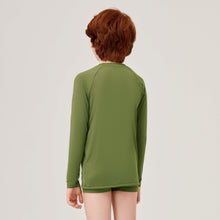 Lade das Bild in den Galerie-Viewer, Model Back: Uv Line Rashguard Longsleeve Uvrpo Inf Verde Militar Upf50+