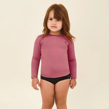 Lade das Bild in den Galerie-Viewer, Model Front: Uv Line Rashguard Longsleeve Baby Malva Upf50+