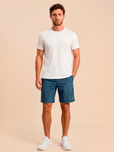 Lade das Bild in den Galerie-Viewer, Model Front: Uv Line Bermuda-Shorts Shorts New Fit Masc Steel Upf50+