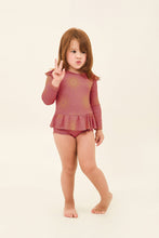 Lade das Bild in den Galerie-Viewer, Model Front: Uv Line Baby-Bademode Baby Shine Malva Up50+
