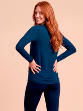 Lade das Bild in den Galerie-Viewer, Model Back: Uv Line Rashguard Longsleeve Uvpro Fem Cobalt Upf50+