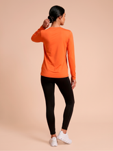 Lade das Bild in den Galerie-Viewer, Model Back: Uv Line Rashguard Longsleeve Uvpro Fem Pitanga Upf50+