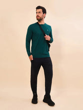 Lade das Bild in den Galerie-Viewer, Model Front: Uv Line Rashguard Longsleeve Masc New Fit Petroleo Upf50+