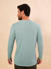 Lade das Bild in den Galerie-Viewer, Model Back: Uv Line Rashguard Longsleeve New Fit Masc Verde Agua Upf50+