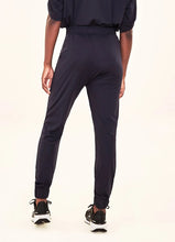 Lade das Bild in den Galerie-Viewer, Model Back: Uv Line Strandhosen Pants Fem Basic Black Upf50+