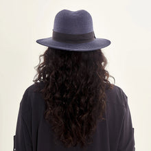 Lade das Bild in den Galerie-Viewer, Model Back: Uv Line Panamahut Hat Shanghai Imp Uni Navy Blue Upf50+