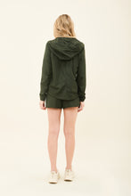 Lade das Bild in den Galerie-Viewer, Model Back: Uv Line Fitness-Cover-Up Bag-Foldable Windbreaker Jacket Verde Militar