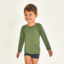 Lade das Bild in den Galerie-Viewer, Model Front: Uv Line Rashguard Longsleeve Baby Verde Militar Upf50+