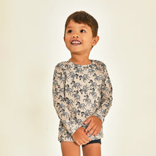 Lade das Bild in den Galerie-Viewer, Model Front: Uv Line Rashguard Longsleeve Baby Zebra Upf50+