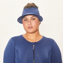 Lade das Bild in den Galerie-Viewer, Model Front: Uv Line Visor Visor Granada Eva Marinho Fosco Upf50+
