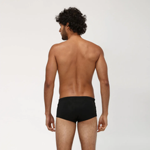 Lade das Bild in den Galerie-Viewer, Model Back: Uv Line Sunga / Boxer Swim Trunks Masc Black Upf50+
