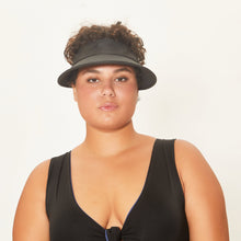 Lade das Bild in den Galerie-Viewer, Model Front: Uv Line Visor Visor Leblon Militar Green Upf50+
