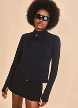 Lade das Bild in den Galerie-Viewer, Image 03: Uv Line Rashguard Jacket Fem New Fit Black Upf50+
