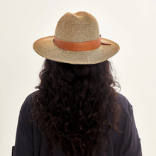 Lade das Bild in den Galerie-Viewer, Model Back: Uv Line Fedora-Hut Hat Giovana Imp Fem Mescla Upf50+
