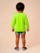 Lade das Bild in den Galerie-Viewer, Model Back: Uv Line Rashguard Longsleeve Baby Yellow Fluor Upf50+
