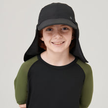 Lade das Bild in den Galerie-Viewer, Model Front: Uv Line Mützen Cap Legionario Teens Inf Black Upf50+
