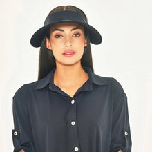 Lade das Bild in den Galerie-Viewer, Model Front: Uv Line Visor Grecia Black Fit Upf50+

