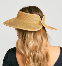 Lade das Bild in den Galerie-Viewer, Model Back: Uv Line Visor Visor Siena Imp Fem Wheat Upf50+

