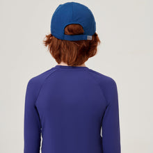 Lade das Bild in den Galerie-Viewer, Model Back: Uv Line Mützen Cap Teens Colors Inf Navyblue Upf50+
