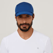 Lade das Bild in den Galerie-Viewer, Model Front: Uv Line Mützen Cap Athletic Dry 2021 Masc Nav Yblue Upf50+
