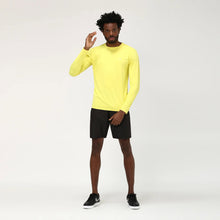 Lade das Bild in den Galerie-Viewer, Model Front: Uv Line Rashguard Longsleeve Uvpro Masc Yellow Upf50+
