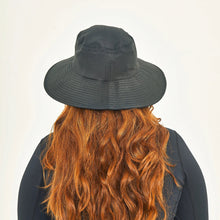 Lade das Bild in den Galerie-Viewer, Model Back: Uv Line Schlapphut Hat Lyon Nac L Fem Black Upf50+
