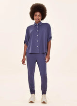 Lade das Bild in den Galerie-Viewer, Model Front: Uv Line Hemdblusenkleid Shirt Copa Navy Blue Upf50+
