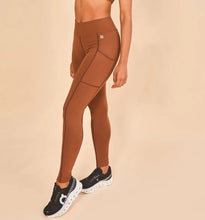 Lade das Bild in den Galerie-Viewer, Gallery: Uv Line Fitness-Shorts Legging Fit Aspen Brown Upf50+
