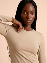 Lade das Bild in den Galerie-Viewer, Image 06: Uv Line Rashguard Longsleeve Fem New Fit Sand Upf50+
