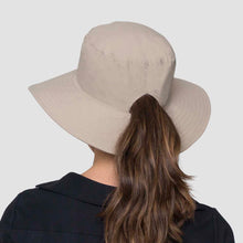 Lade das Bild in den Galerie-Viewer, Model Back: Uv Line Eimerhut Hat California Nac Fem Sand Upf50+
