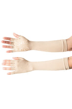 Lade das Bild in den Galerie-Viewer, Model Front: Uv Line Handschuhe Long Gloves Uni Chocolate Upf50+
