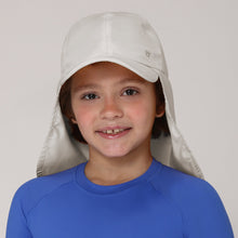 Lade das Bild in den Galerie-Viewer, Model Front: Uv Line Mützen Cap Legionario Teens Sand Upf50+
