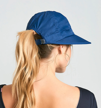 Lade das Bild in den Galerie-Viewer, Model Back: Uv Line Mützen Visor Nice Fem Navy Blue Upf50+

