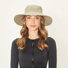 Lade das Bild in den Galerie-Viewer, Model Front: Uv Line Schlapphut Hat Lyon Nac L Fem Kaki Upf50+
