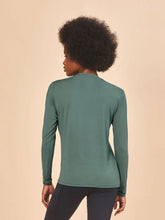 Lade das Bild in den Galerie-Viewer, Model Back: Uv Line Rashguard Longsleeve Fem New Fit Textura Verde Jade Upf50+
