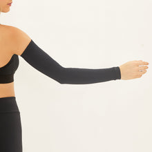 Lade das Bild in den Galerie-Viewer, Model Back: Uv Line Handschuhe Long Sleeve Uni Black Upf50+
