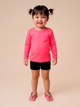 Lade das Bild in den Galerie-Viewer, Model Front: Uv Line Rashguard Longsleeve Baby Pink Fluor Upf50+
