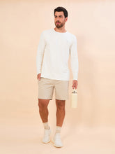 Lade das Bild in den Galerie-Viewer, Model Front: Uv Line Bermuda-Shorts Shorts Acqua Boxer Areia Upf50+
