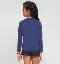 Lade das Bild in den Galerie-Viewer, Model Back: Uv Line Rashguard Longsleeve Uvpro Kids Navy Blue Upf50+

