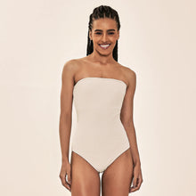 Lade das Bild in den Galerie-Viewer, Model Front: Uv Line Badeanzug Duna Bandeau Upf50+
