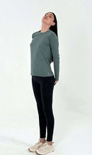 Lade das Bild in den Galerie-Viewer, Product Front: Uv Line Rashguard Longsleeve Fem New Fit Textura Verde Jade Upf50+
