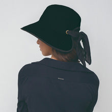 Lade das Bild in den Galerie-Viewer, Model Back: Uv Line Schlapphut Hat Santorini Imp Fem Black Upf50+
