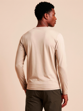 Lade das Bild in den Galerie-Viewer, Model Back: Uv Line T-Shirts Für Herren Longsleeve New Fit Masc Sand Upf50+
