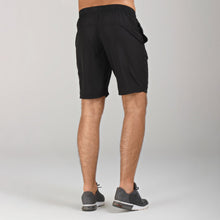 Lade das Bild in den Galerie-Viewer, Model Back: Uv Line Bermuda-Shorts Shorts New Fit Br Masc Black Upf50+
