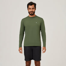Lade das Bild in den Galerie-Viewer, Model Front: Uv Line Rashguard Longsleeve Uvpro Green Militar Upf50+
