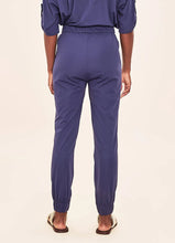 Lade das Bild in den Galerie-Viewer, Model Back: Uv Line Strandhosen Pants Fem Basic Navy Blue Upf50+
