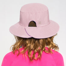 Lade das Bild in den Galerie-Viewer, Model Back: Uv Line Schlapphut Hat California Inf Baby Raspberry Upf50+
